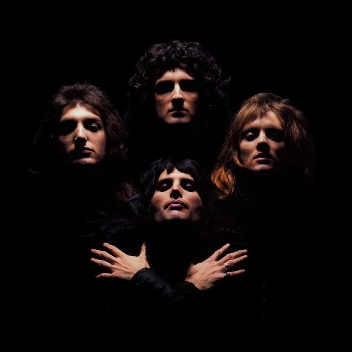 QUEEN : L'HISTOIRE DU GROUPE DE ROCK BRITANNIQUE LÉGENDAIRE