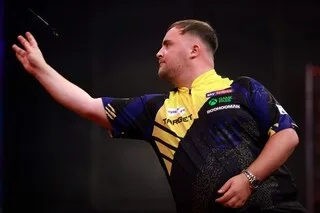 ÉLIMINÉ DES « WORLDS SÉRIES OF DARTS », LE PRODIGE DES FLÉCHETTES LUKE LITTLER RATE SON RENDEZ-VOUS AVEC L’HISTOIRE