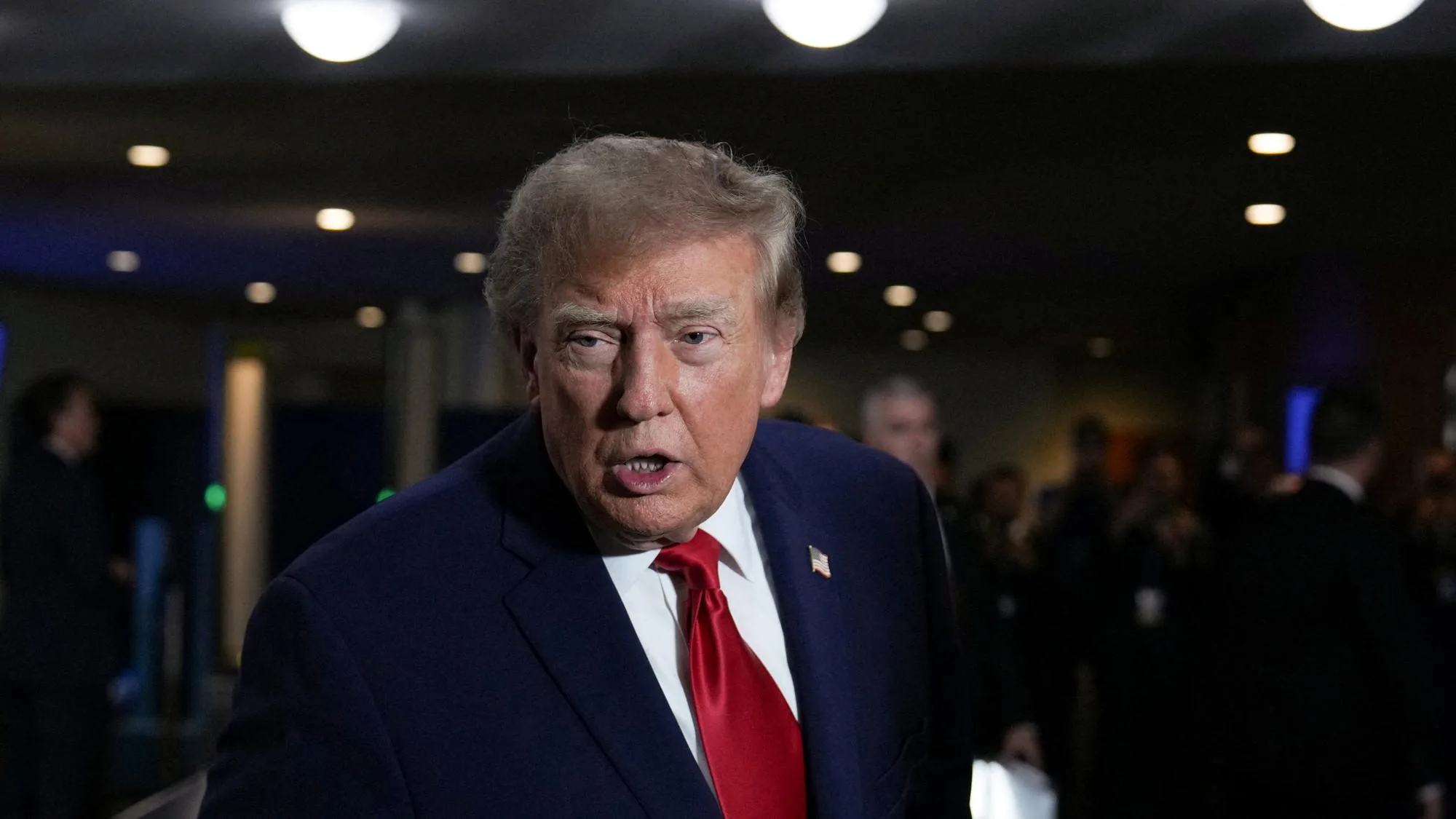 « VOUS NE DEVRIEZ PAS ÊTRE LÀ » : À L’ONU, DONALD TRUMP S’AGACE DE LA PRÉSENCE DE CNN