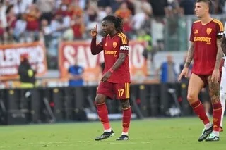 SERIE A. CONVOQUÉ PAR ZINÉDINE ZIDANE, MANU KONÉ S’ILLUSTRE D’UN DOUBLÉ AVEC LA ROMA DANS LE CHOC FACE À L’INTER
