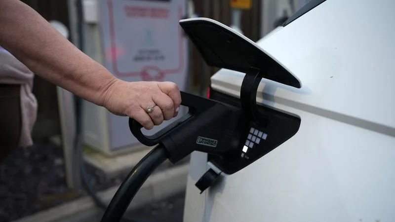 « NOUS PERMETTONS À NOS CONCITOYENS DE PASSER À L’ÉLECTRIQUE »: AVEC DÉJÀ 34.000 DEMANDES DE LEASING SOCIAL CETTE ANNÉE, BERCY SALUE LE SUCCÈS DE SON DISPOSITIF