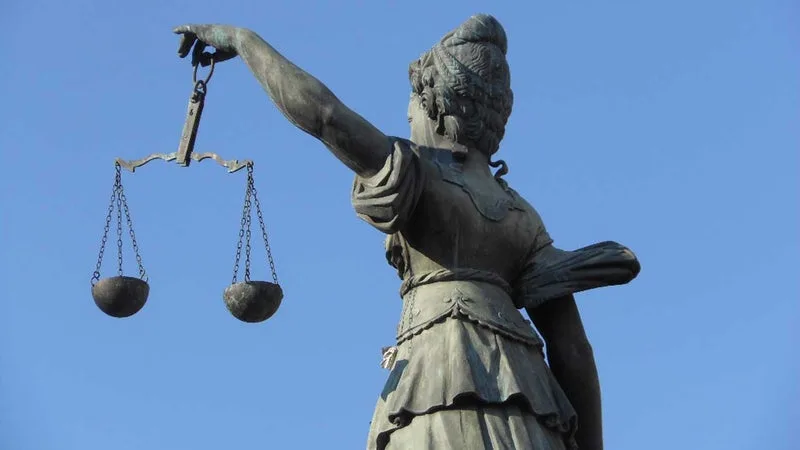 LE PÈRE D’UN NOURRISSON MORT EN CORSE CONDAMNÉ À 15 ANS DE RÉCLUSION, DEUX ANS DE PRISON FERME POUR LA MÈRE