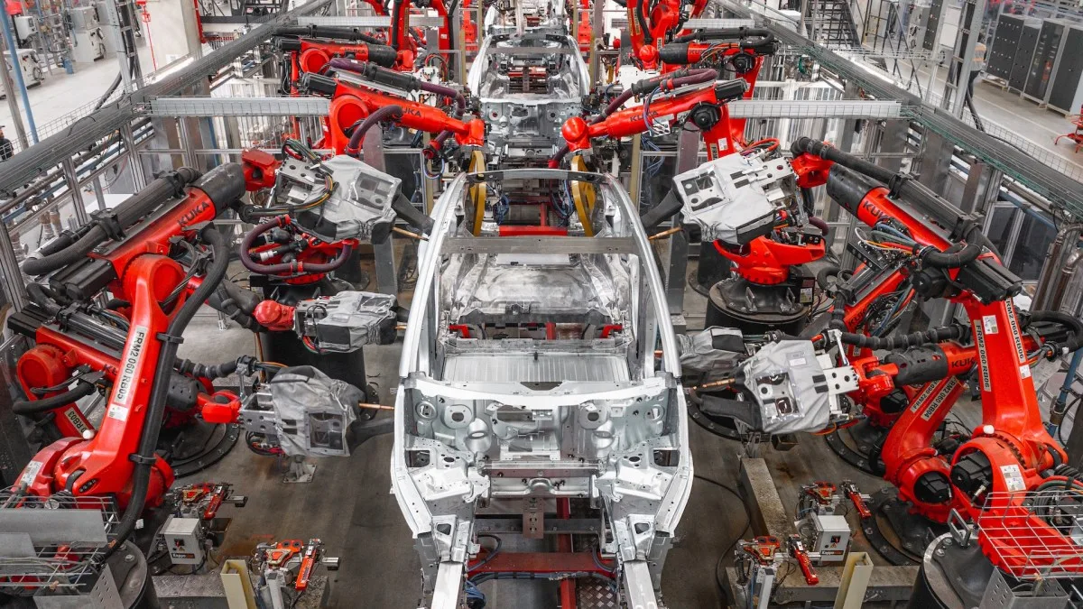 TESLA A VENDU PLUS DE VOITURES ÉLECTRIQUES QU’ESPÉRÉ : POURQUOI ÇA NE SUFFIT PAS À RATTRAPER BYD