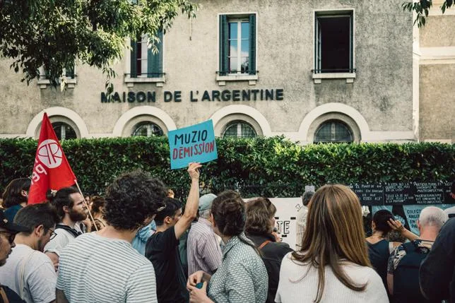 LE DIRECTEUR CONTROVERSÉ DE LA MAISON DE L’ARGENTINE DÉMISSIONNE AVANT LA VISITE DE MILEI À PARIS