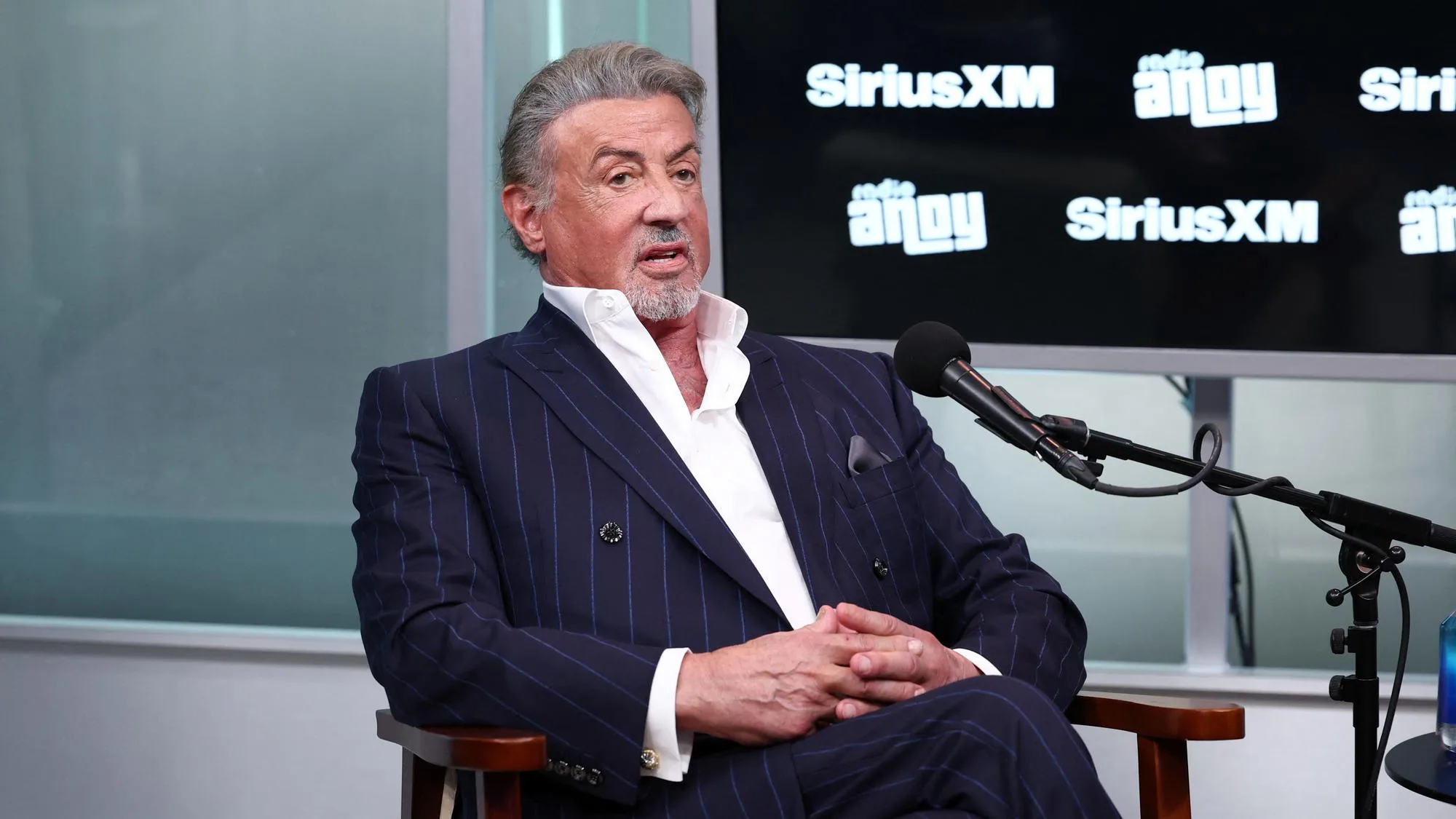 SYLVESTER STALLONE BROUILLÉ AVEC RICHARD GERE : IL RACONTE COMMENT IL EN EST VENU AUX MAINS