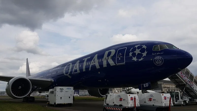 « C’EST LA CRISE LA PLUS IMPORTANTE DE NOTRE HISTOIRE »: COMMENT LA GUERRE AVEC L’IRAN BOULEVERSE QATAR AIRWAYS QUI DOIT SUSPENDRE LES LIGNES LES MOINS RENTABLES