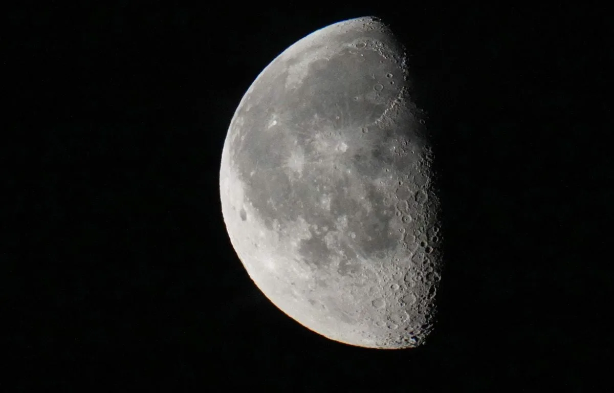VÉNUS ALIGNÉE AVEC LA LUNE : IL IMMORTALISE UN PHÉNOMÈNE TRÈS RARE, SA PHOTO EST SÉLECTIONNÉE PAR LA NASA