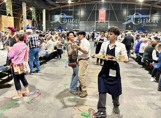« DES GENS DE GAUCHE S’EXCUSENT PRESQUE DE VENIR » : LE BANQUET DU CANON FRANÇAIS FAIT DÉJÀ LE PLEIN EN MAINE-ET-LOIRE