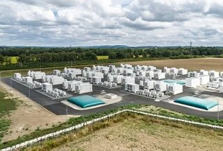 « UN DIXIÈME DE RÉACTEUR NUCLÉAIRE » : LA PLUS GRANDE BATTERIE DE BRETAGNE MISE EN SERVICE