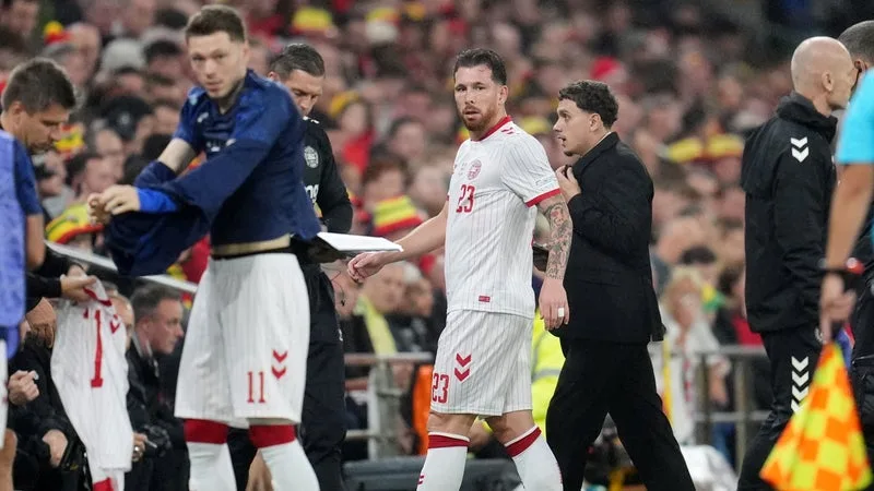 LA POISSE S’ABAT SUR L’OM: HOJBJERG SORT BLESSÉ AVEC LE DANEMARK, L’HÉCATOMBE MARSEILLAISE SE POURSUIT