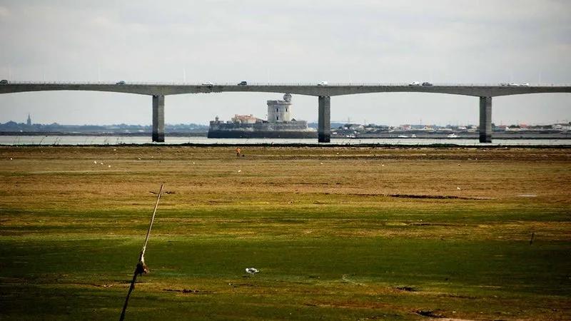 PONT DE L’ÎLE D’OLÉRON: LES CITOYENS ONT UN MOIS POUR SE CONCERTER SUR L’AVENIR DES TRAVAUX