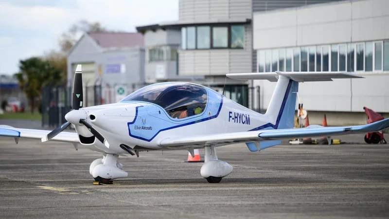 CRASH D’AVION EN CHARENTE-MARITIME: LA CÉRÉMONIE D’HOMMAGE AUX PILOTES MORTS DANS LE CRASH DE LEUR AVION BIENTÔT ORGANISÉE