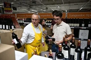 « LA CONSOMMATION DU VIN BAISSE PARTOUT SAUF ICI » : CETTE FOIRE AUX VINS XXL NE CONNAÎT PAS LA CRISE