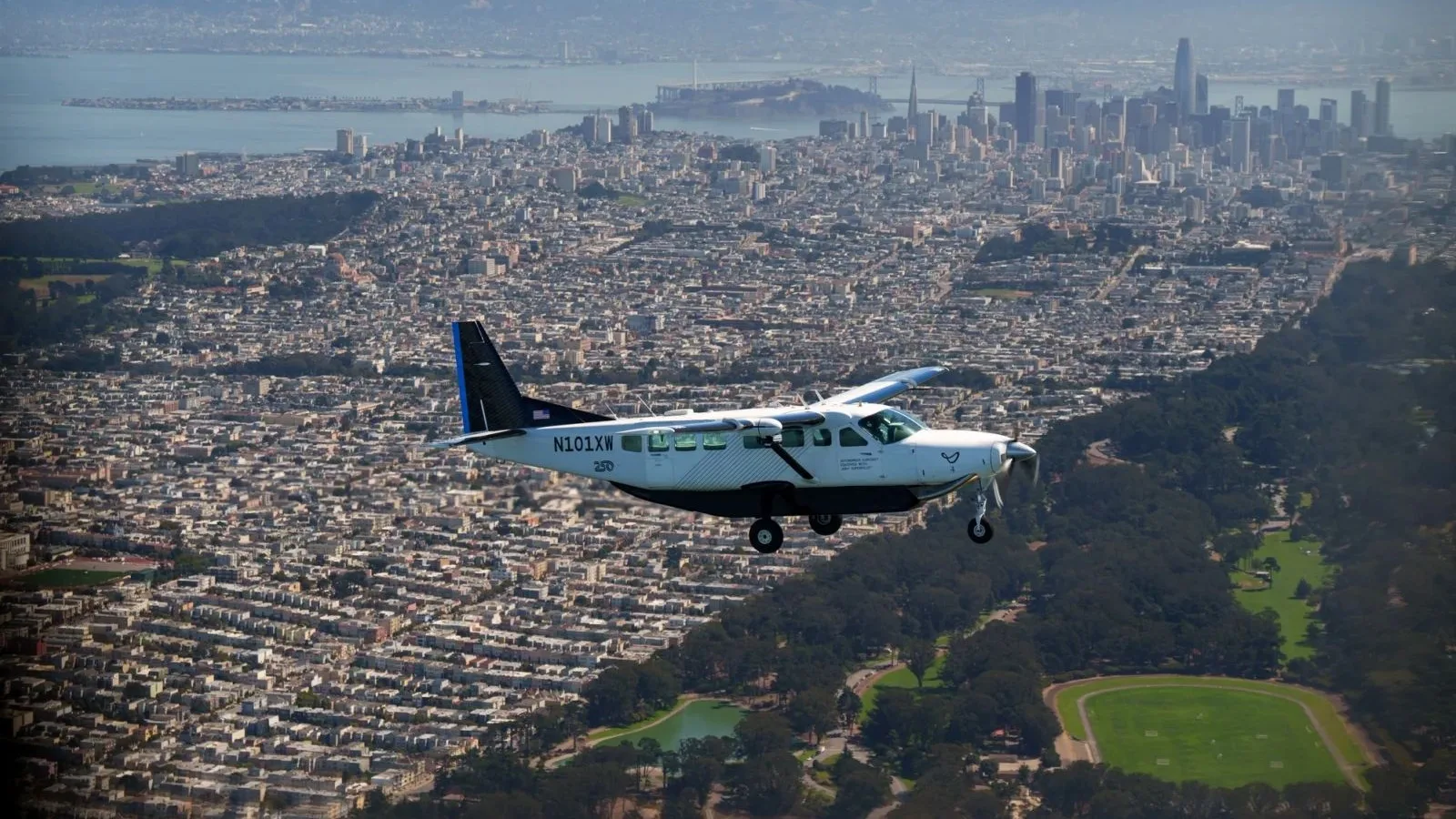 UN AVION AUTONOME RÉALISE LE TOUT PREMIER VOL TRANSCONTINENTAL PRESQUE SANS PILOTE AUX ÉTATS-UNIS