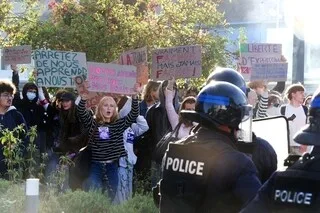 LYCÉEN ÉBORGNÉ À TOURS : UN POLICIER MIS EN EXAMEN POUR VIOLENCES AGGRAVÉES