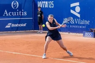TENNIS. UN AN ET DEMI APRÈS SA GRAVE BLESSURE AU GENOU, CLARA BUREL REMPORTE LE DEUXIÈME TOURNOI WTA 125 DE SA CARRIÈRE