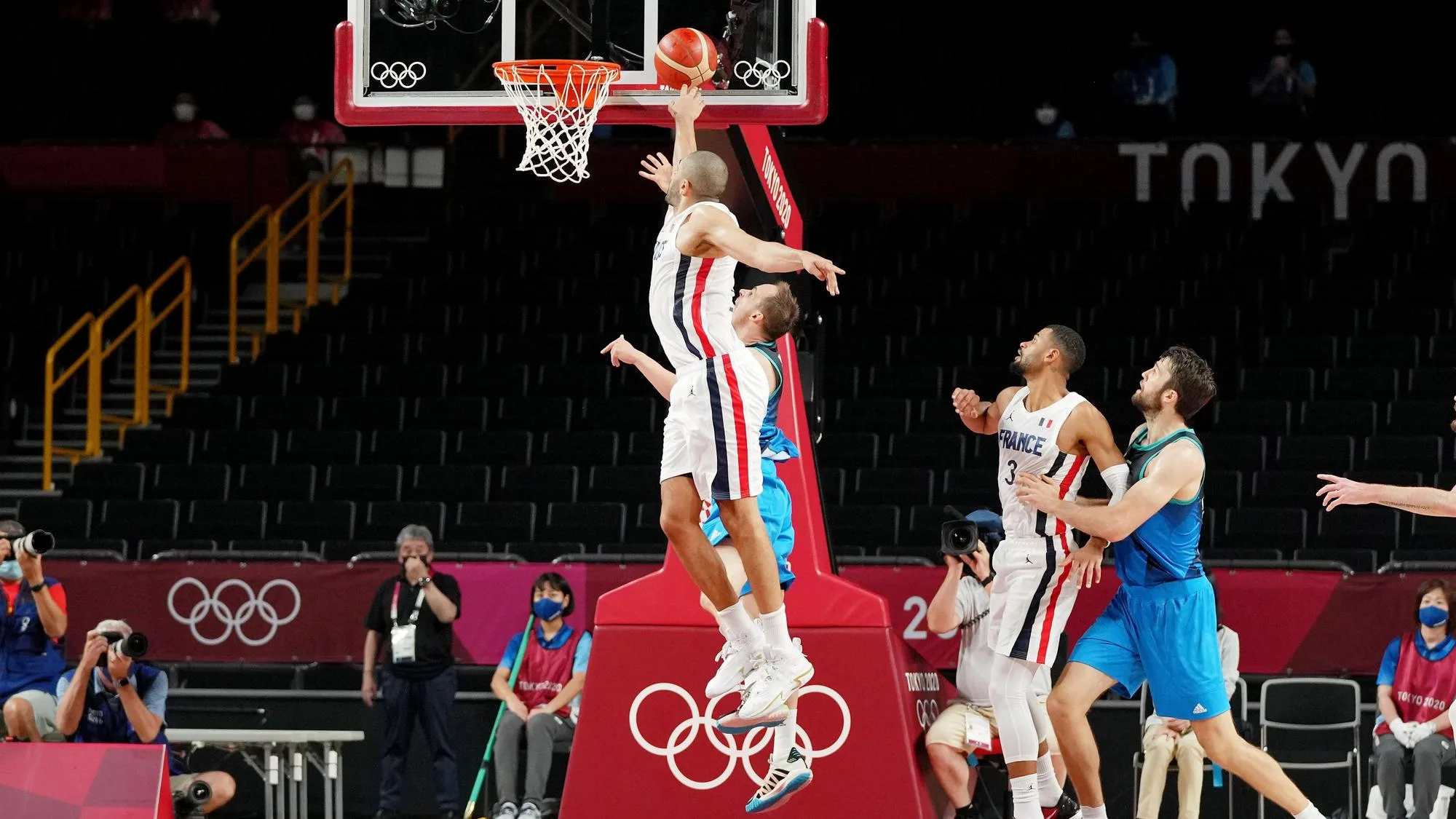 NICOLAS BATUM, LÉGENDE DU BASKET FRANÇAIS, A CHOISI UN JOUR SYMBOLIQUE POUR ANNONCER SA RETRAITE