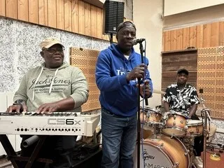 MUSICIENS MENACÉS D’EXPULSION EN BRETAGNE : «NOUS N’AVONS PAS SUFFISAMMENT DE DATES POUR RENOUVELER LE TITRE DE SÉJOUR»