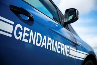 POURSUIVI PAR UN « INDIVIDU POSSIBLEMENT ARMÉ », UN JEUNE SE RÉFUGIE DANS UN LYCÉE PRÈS DE ROUEN : LES ÉLÈVES CONFINÉS