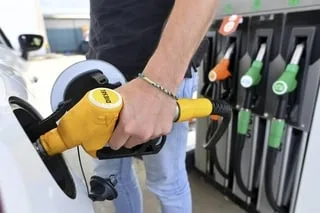 PRIX DES CARBURANTS : À 2,39 € EN MOYENNE, LE LITRE DE GAZOLE ATTEINT UN PRIX RECORD À LA POMPE