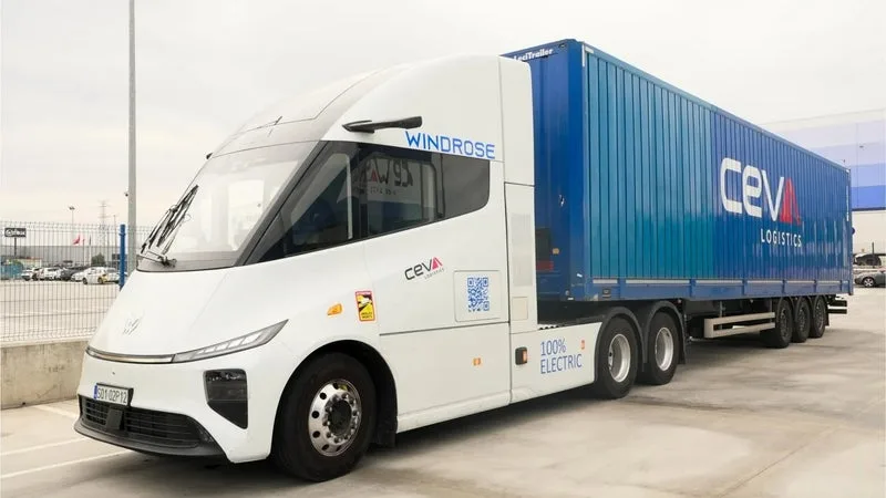 JUSQU’À 100.000 EUROS MOINS CHERS: APRÈS LES VOITURES, CE SONT LES CONSTRUCTEURS DE POIDS LOURDS EUROPÉENS QUI RISQUENT D’ÊTRE SUBMERGÉES PAR LES CHINOIS ET LES AMÉRICAINS