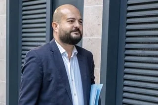 LE PROCÈS DU MAIRE RN DE FRÉJUS, DAVID RACHLINE, RENVOYÉ EN OCTOBRE 2027 : POURQUOI UN SI LONG DÉLAI ?