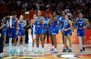 COUPE DU MONDE DE BASKET. « GARDER LA TÊTE HAUTE » : LES BLEUES ENTRE FIERTÉ ET DÉCEPTION APRÈS LA FINALE PERDUE