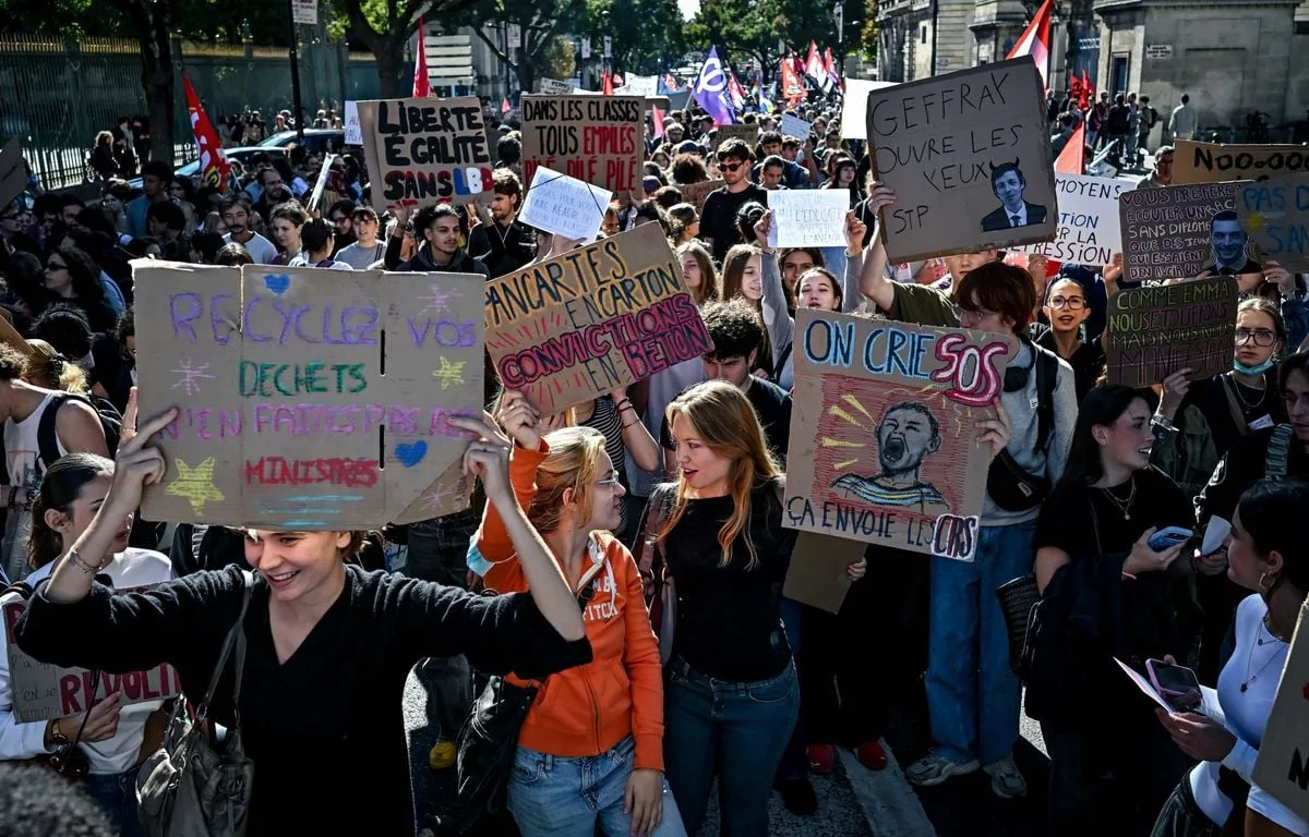EN DIRECT BLOCUS DES LYCÉES : LES LYCÉENS DANS LA RUE POUR L’« ACTE V », UN TEST POUR LE MOUVEMENT…