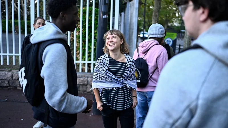« IL EST TEMPS QUE LES JEUNES SE SOULÈVENT »: GRETA THUNBERG PRÉSENTE À SAINT-DENIS POUR SOUTENIR LES LYCÉENS EN COLÈRE