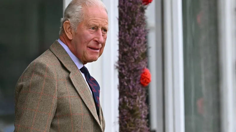 CHARLES III DEMANDE AUX GÉANTS DE L’IA « L’ASSURANCE » D’UNE TECHNOLOGIE « AU SERVICE DE L’HUMANITÉ »