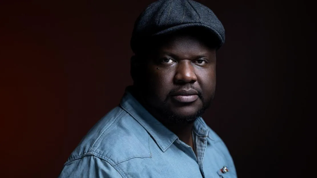 THÉLYSON ORÉLIEN DÉMENT TOUT USAGE DE L’IA ET DÉNONCE LES « NOMBREUSES ATTAQUES RACISTES »