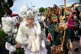 « L’ESPRIT DE CIDRE ET DRAGON EST UNIQUE AU MONDE » : POURQUOI CE FESTIVAL NORMAND DE MEDIEVAL FANTASY ATTIRE-T-IL AUTANT ?