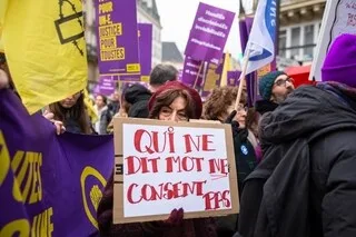 LOI INTÉGRALE : LES DÉPUTÉS S’OPPOSENT AUX ENQUÊTES VISANT À SONDER LES « ANTÉCÉDENTS SEXUELS » D’UNE PLAIGNANTE