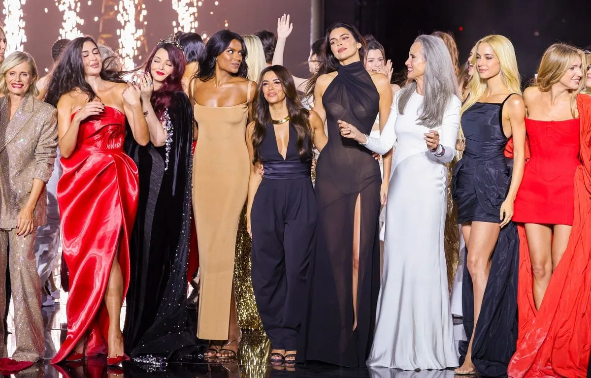 FASHION WEEK : PAS INVITÉ AUX DÉFILÉS ? CETTE ADRESSE PARISIENNE PERMET DE LES REGARDER SUR GRAND ÉCRAN