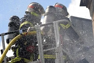 « LA DAME HURLAIT ENCORE » : UN MORT ET TROIS BLESSÉS DANS UN INCENDIE À CAMBRAI