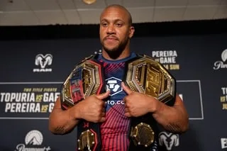 MMA. HISTORIQUE ! CIRYL GANE DEVIENT LE PREMIER FRANÇAIS CHAMPION À L’UFC