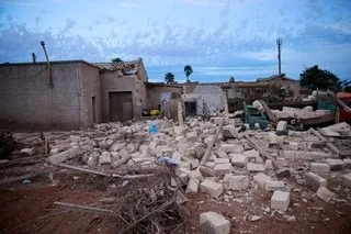 « ON A VU LA MORT ARRIVER » : UNE DOUBLE TROMBE MARINE FRAPPE LA SICILE ET DÉTRUIT UNE ÉCOLE, FAISANT PLUSIEURS BLESSÉS