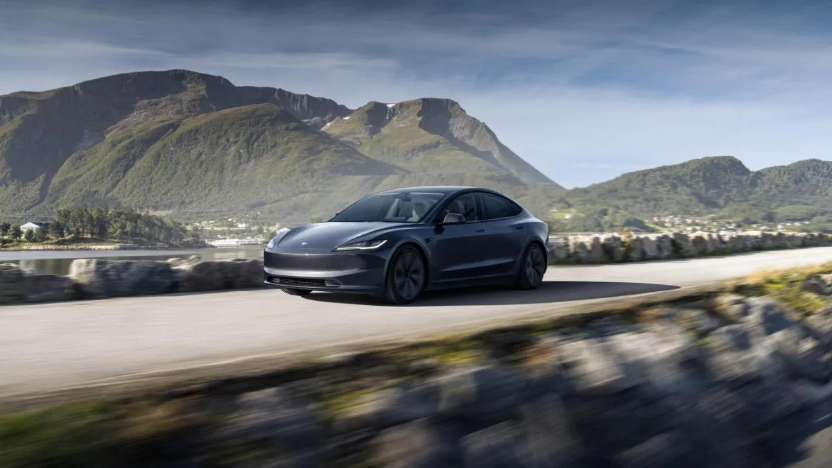ÉCRAN 16 POUCES, NOUVELLES JANTES ET V2L : LA TESLA MODEL 3 PROGRESSE EN CHINE, LA FRANCE EST PROCHAINE SUR LA LISTE