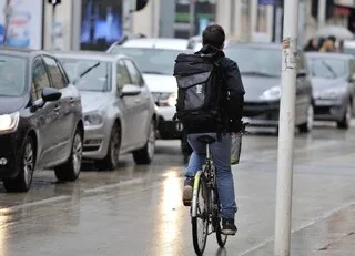 « ÇA AURAIT PU ARRIVER À TOUT LE MONDE » : UN CYCLISTE MEURT SOUS LES ROUES D’UNE VOITURE EN MAINE-ET-LOIRE