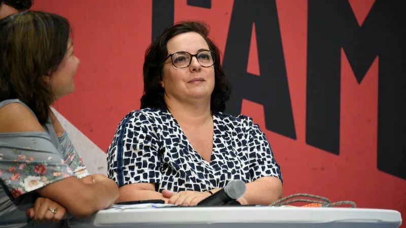 « CONTRAIREMENT À CE QU’ELLE DIT, LES ÉTRANGERS NE SONT PAS FAVORISÉS »: LA PATRONNE DES HLM EMMANUELLE COSSE DÉNONCE LA « LUBIE XÉNOPHOBE » DE MARINE LE PEN SUR LE LOGEMENT SOCIAL