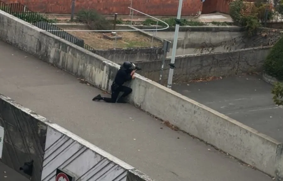 BLOCUS DES LYCÉES : LBD POINTÉS, ÉLU MATRAQUÉ… DES VIOLENCES POLICIÈRES DÉNONCÉES AU LYCÉE JOLIOT-CURIE DE NANTERRE