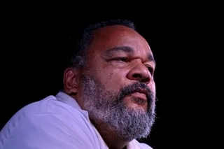 « APOLOGIE DU TERRORISME » ET « INJURE » ENVERS LAURENT NUÑEZ : DIEUDONNÉ CONDAMNÉ À SIX MOIS SOUS BRACELET ÉLECTRONIQUE