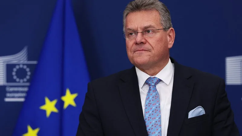 LES IMPORTATIONS CHINOISES EN EUROPE AUGMENTENT À UN RYTHME INQUIÉTANT: BRUXELLES ACCÉLÈRE LES NÉGOCIATIONS AVEC PÉKIN POUR RÉDUIRE SON DÉFICIT COMMERCIAL QUI DÉPASSE LE MILLIARD D’EUROS PAR JOUR