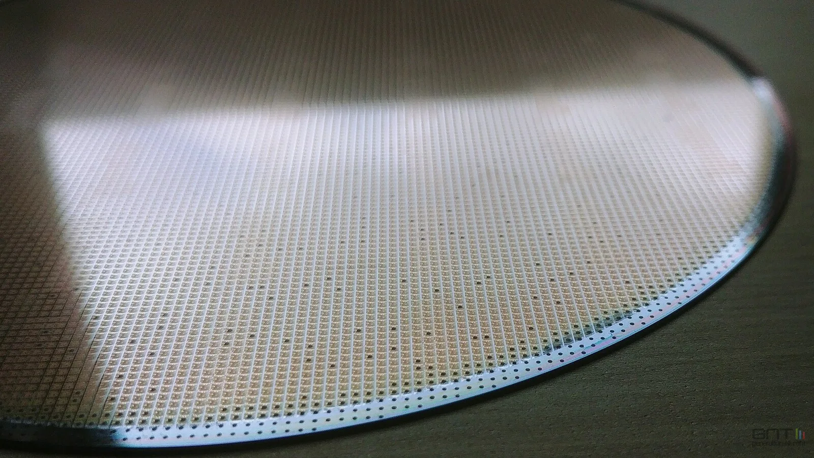 INTEL FACE À UNE DEMANDE EXPLOSIVE : LE GÉANT PEUT-IL ENCORE SUIVRE ?