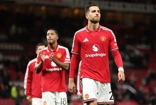 COUPE DE LA LIGUE ANGLAISE. MANCHESTER UNITED TOTALEMENT RENVERSÉ PAR BRIGHTON APRÈS AVOIR MENÉ 2-0