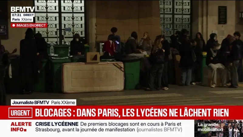 MOUVEMENT LYCÉEN: LES PREMIERS ÉLÈVES BLOQUENT L’ENTRÉE DU LYCÉE HÉLÈNE BOUCHER, DANS LE 20E ARRONDISSEMENT, POUR CET ACTE V DE LA CONTESTATION.