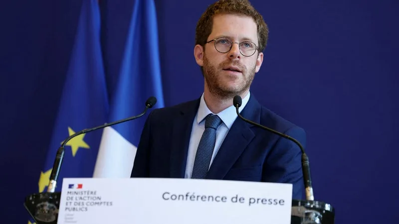 « L’IMMOBILISME N’EST PAS UNE OPTION, CAR IL SIGNIFIERAIT LE DÉCROCHAGE »: LE MINISTRE DES COMPTES PUBLICS DAVID AMIEL SOUTIENT QUE LA RÉDUCTION DU DÉFICIT PUBLIC DOIT ÊTRE « LA BOUSSOLE » DES DISCUSSIONS BUDGÉTAIRES