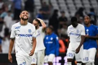« SOUS LA MENACE DES TÉNÈBRES » : L’OM RELÉGABLE ET DANS LE BROUILLARD, LA REVUE DE PRESSE APRÈS LA DÉFAITE FACE AU PSG