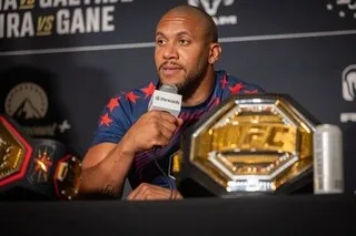 MMA. « IL DOIT ENCORE SE BATTRE » : CIRYL GANE NE SERA PAS PROMU CHAMPION APRÈS LE RETRAIT DE TOM ASPINALL