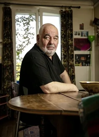 « JE N’AI RIEN DE PLUS PRÉCIEUX » : CHEZ PHILIPPE JAENADA, MAÎTRE DE L’ENQUÊTE LITTÉRAIRE ET ADEPTE DES MICROTRADITIONS